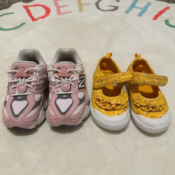 New Balance 9060’s Pink and Gray Sneakers - Picture 4 of 5